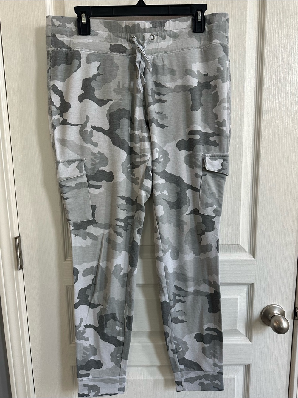 NY&Co Soho Gray and White Camouflage Jogger, Tie Front, Cuffed Bottom Size Women